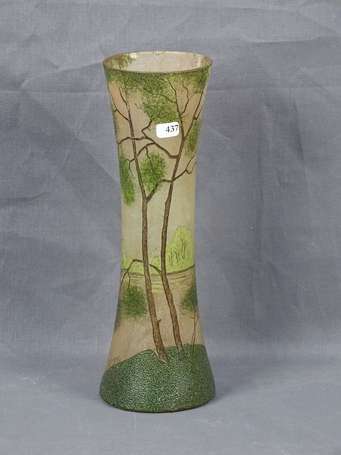 Legras Vase en verre peint d'un paysage de bord de