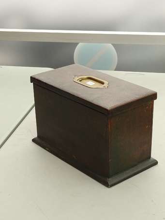 BRAMAH, London -Boite à courrier en cuir brun en 