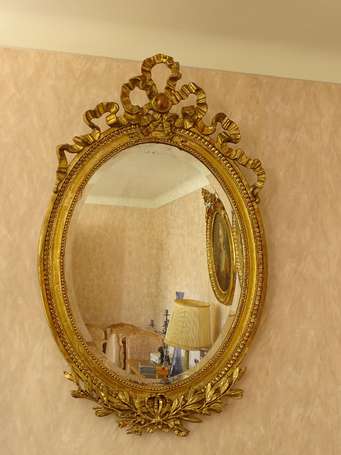 Important miroir ovale, le cadre redoré H. 130 cm 