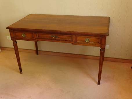 Bureau style Louis XVI en bois teinté.