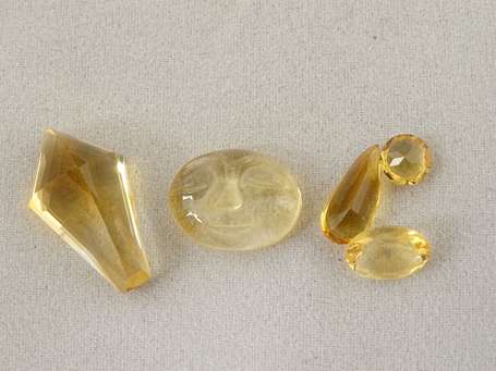5 citrines : 1 taille ovale de 0,89 cts, 1 taille 