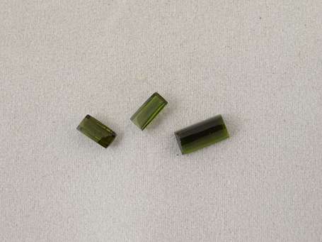 3 baguettes de tourmaline verte. 1,60 cts