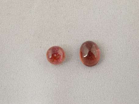 2 cabochons de tourmaline rose, un de 1,73 cts, un