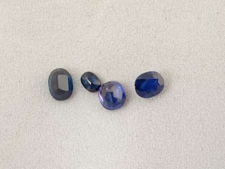 3 saphirs, taille ovale, de 0,27 cts, de 0,85 cts,