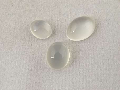 3 cabochons de pierre de lune pesants 13,55 cts