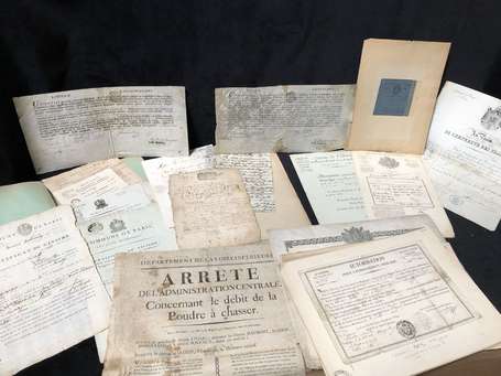 Vieux papiers , actes , brevets et manuscrits 