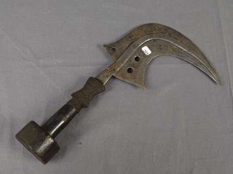 Ancien couteau de guerrier en métal de type 