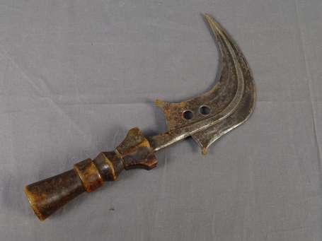 Ancien couteau de guerrier en métal de type 