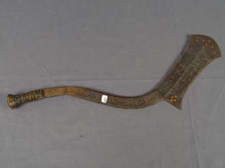 Ancien sabre courbe en bois cuivre et métal, 