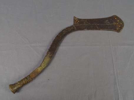 Ancien sabre courbe en bois cuivre et métal, 