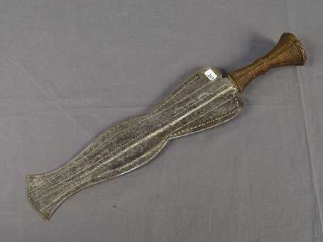Très spectaculaire et ancienne épée courte en bois
