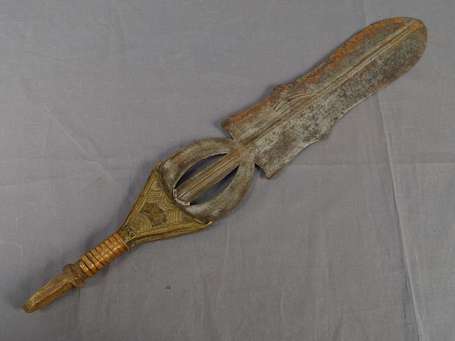 Ancien sabre de guerrier en bois métal cuivre, la 