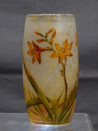 DAUM France Vase ovoïde en verre multicouche décor