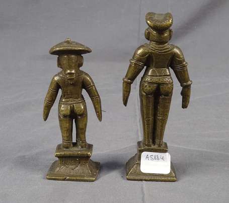 Deux Statuettes votives en bronze à patine 