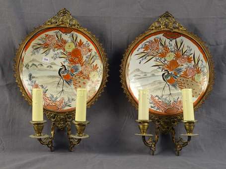 JAPON - Paire d'assiettes en porcelaine polychrome