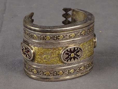 Bracelet en argent et argent doré ciselé de 