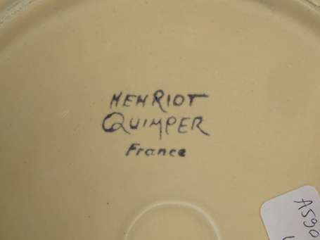 HENRIOT, Quimper - Trois assiettes en faïence à 