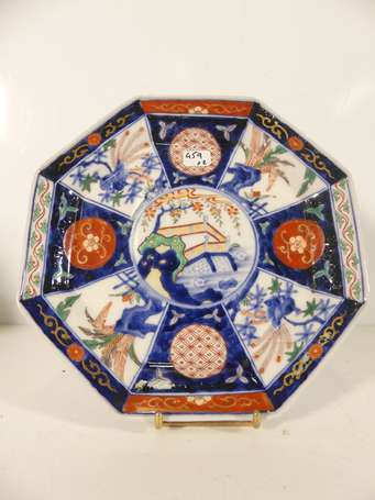 JAPON - Coupelle octogonale en porcelaine à décor 