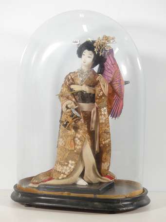 JAPON - Poupée en bois et textile figurant une 