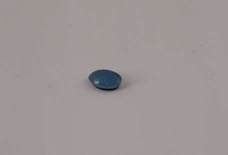 Cabochon d'opale doublet. P. :0,9 ct.