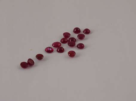 Lot de cabochons circulaires de rubis . Poids 