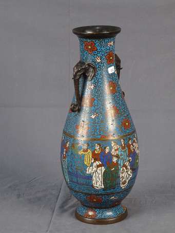 Vase fuselé en bronze et émaux cloisonnés, décor 