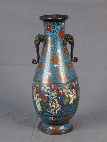 Vase fuselé en bronze et émaux cloisonnés, décor 