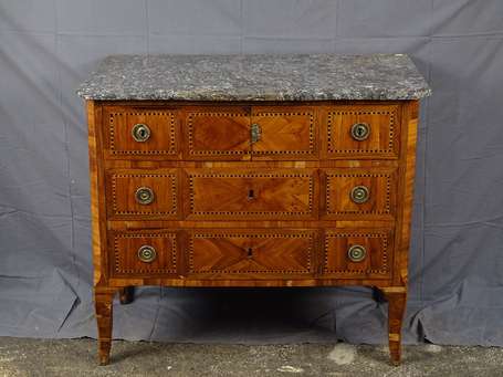 Commode en bois de placage et marqueterie, elle 