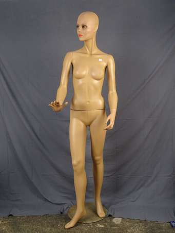 Mannequin de vitrine femme en plastique H. 178 cm