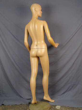 Mannequin de vitrine femme en plastique H. 178 cm