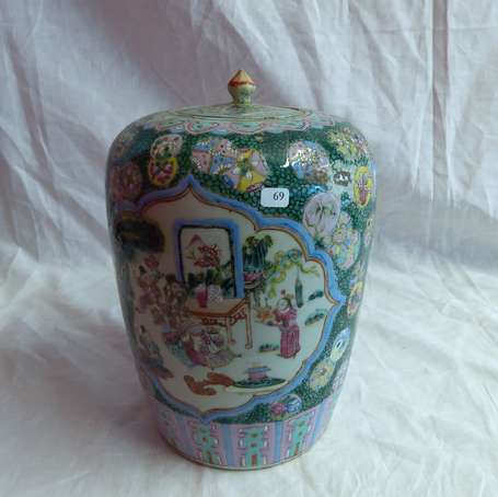 CHINE Pot à gingembre en porcelaine polychrome, il