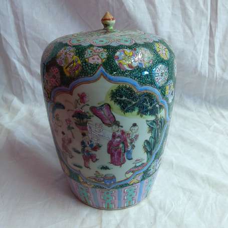 CHINE Pot à gingembre en porcelaine polychrome, il