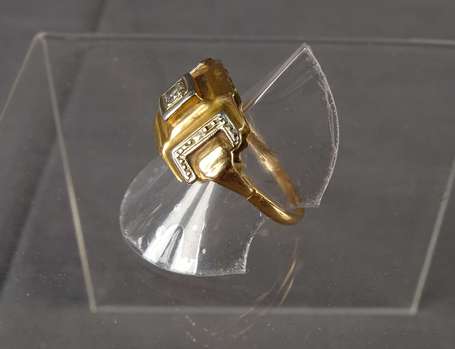 Bague chevalière en ors de trois couleurs, elle 