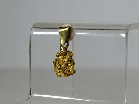 Pendentif en or jaune 18K (750°/00) monté d'une 