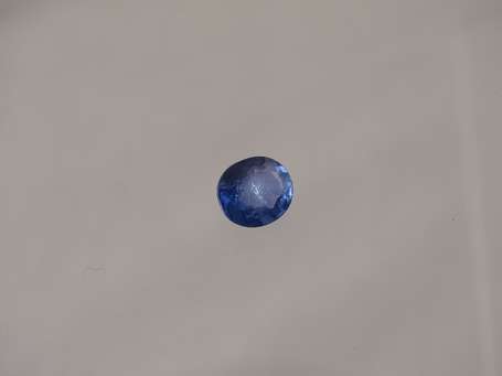 Saphir taille ovale 1.75 ct « cornflower blue »