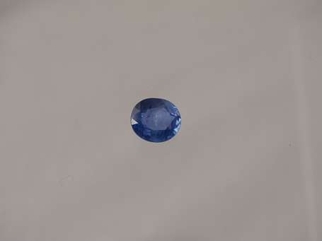 Saphir taille ovale 1.75 ct « cornflower blue »