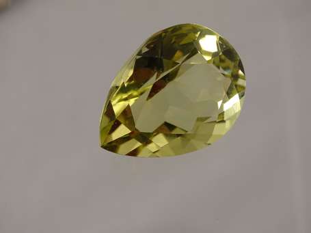 Quartz « lemon » taille poire de 37.75 cts