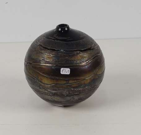 MONOD Claude (1944-1990) Vase boule en verre noir 