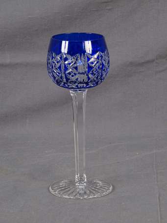 Saint Louis - Douze Verres Roemer en cristal 