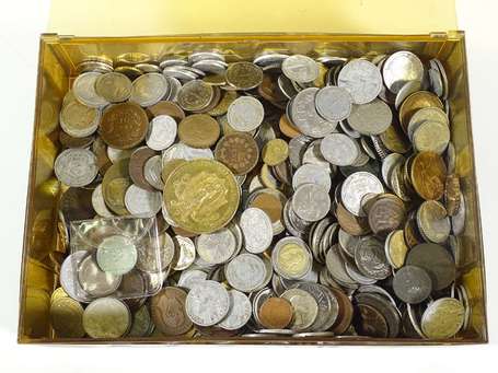 Dans un coffret à tiroir Lot de monnaies 
