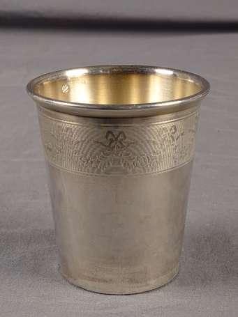 Timbale droite en argent, décor d'une frise de 