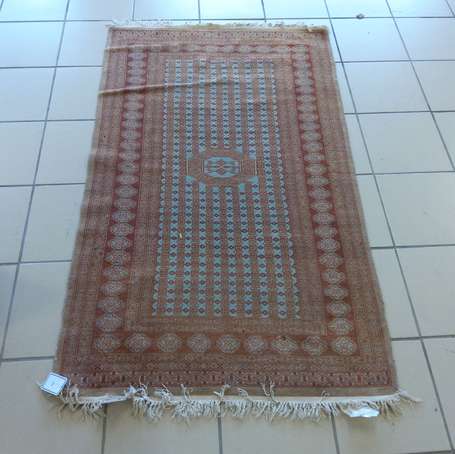 Tapis orient laine et coton, le champ à frise de 