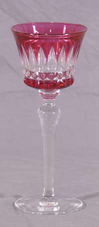 BACCARAT - Suite de 8 verres à vin du Rhin en 