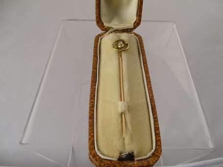 Épingle de cravate en or jaune (750) ornée d'une 