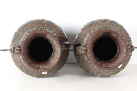 CHINE - Paire de vases en bronze cloisonné et 