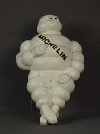 MICHELIN : Bibendum de camion. Texte repeints.