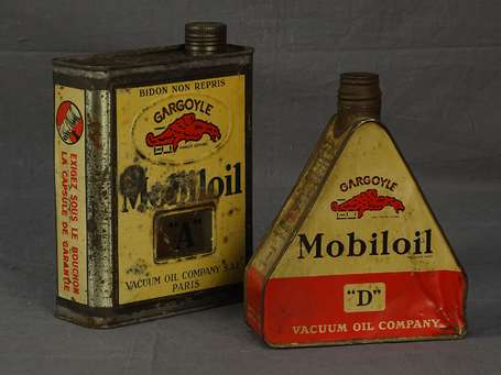MOBILOIL : Bidon d'huile triangulaire en tôle, 