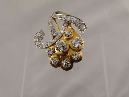 Broche florale en or jaune (750) et platine (950),