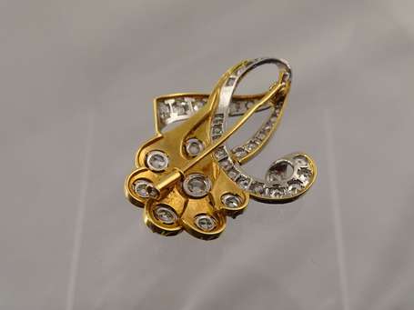 Broche florale en or jaune (750) et platine (950),