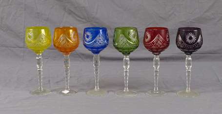 Six Verres roemer en cristal doublé polychrome 
